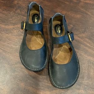 Clarks black flats